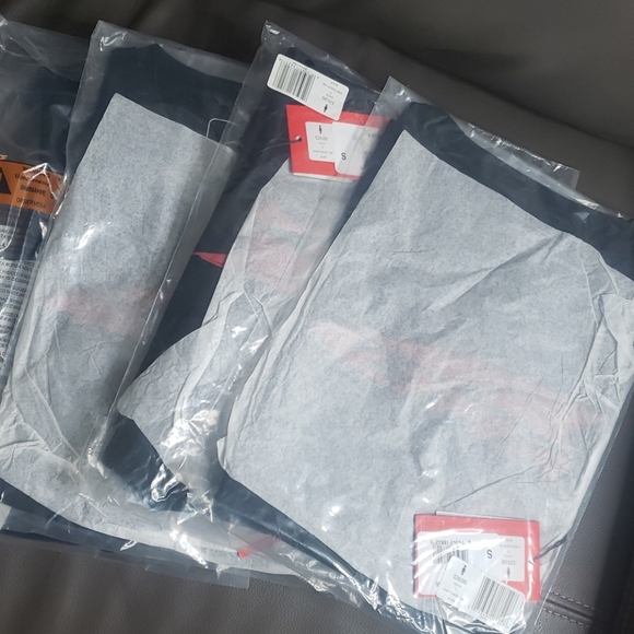 Altra Women's Core Logo Tee - Picture 3 of 6